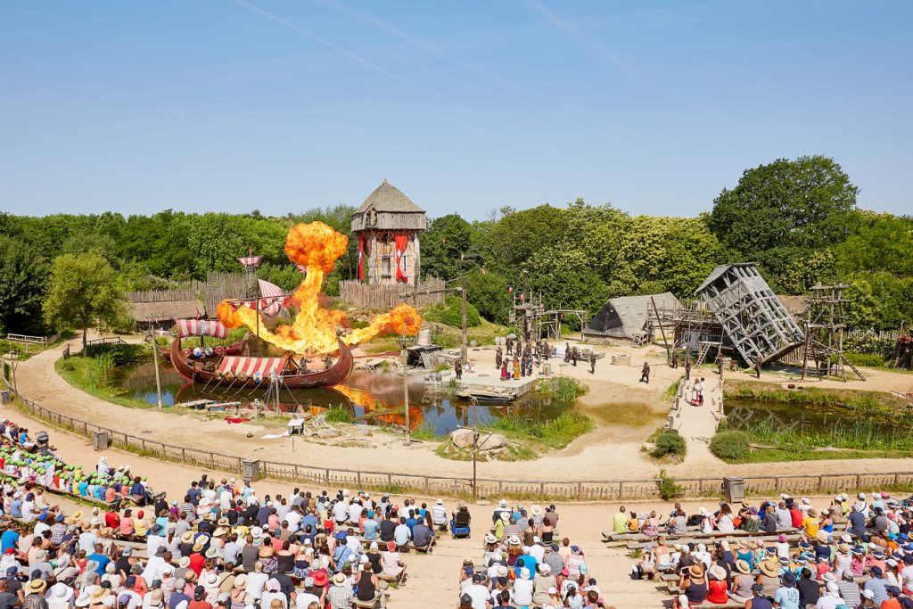 Le spectacle des Vikings au Puy du Fou, en Vendée Bocage.