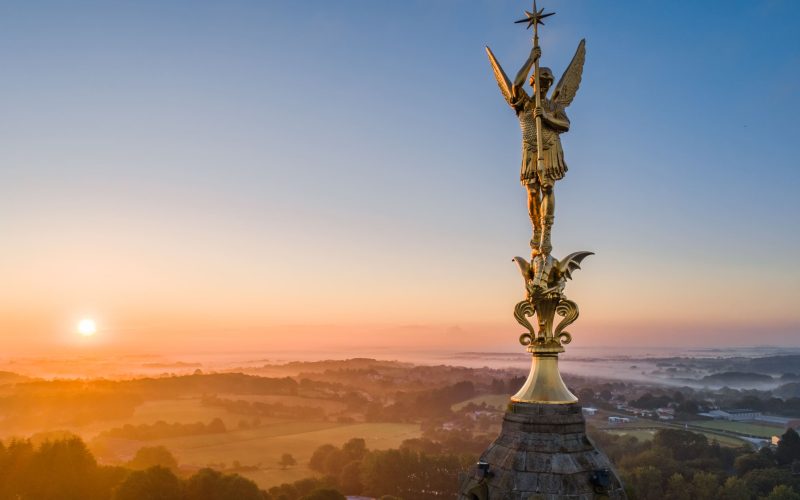 L'archange Saint Michel du clocher de l'Eglise de Saint Michel Mont Mercure à Sèvremont en Vendée