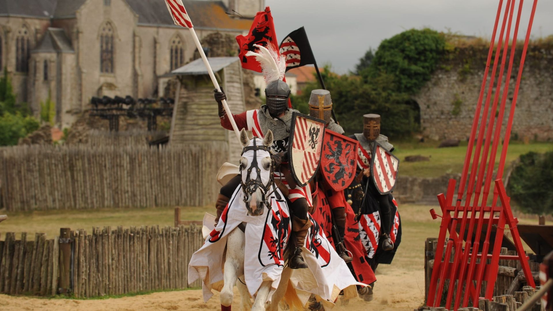 Spectacle de chevaliers au Château de Tiffauges en Vendée Bocage