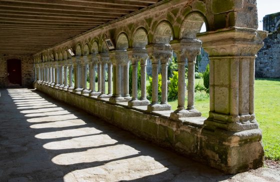 Le cloître de l'Abbaye de la Grainetière aux Herbiers en Vendée