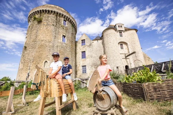 Découvrez le Château de Saint Mesmin lors de vos vacances en famille en Vendée Bocage !